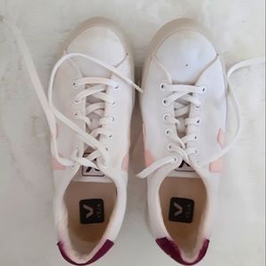 VEJA SNEAKERS | WOMENS 8 | CANVAS AND LEATHER